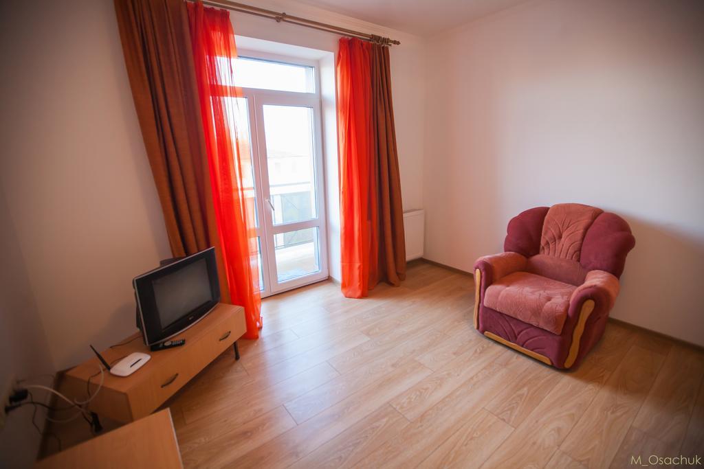 Like Home On Zaliznychna Ivano-Frankivsk Esterno foto