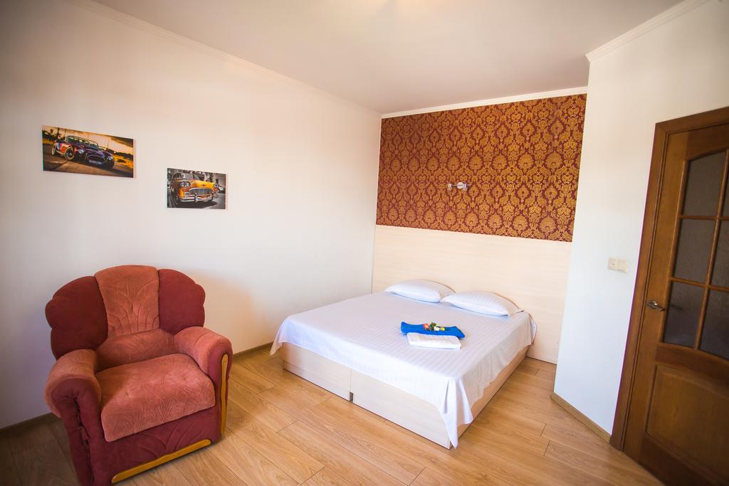 Like Home On Zaliznychna Ivano-Frankivsk Esterno foto